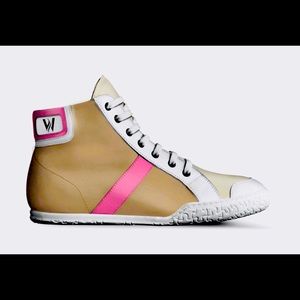 WrightHouse woman’s tennis shoes